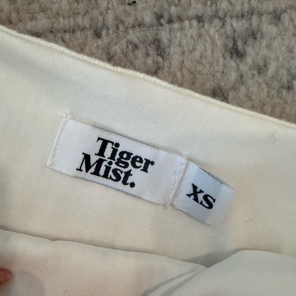 Tiger Mist Cream Off-Shoulder Ribbed Top - Picture 2 of 2